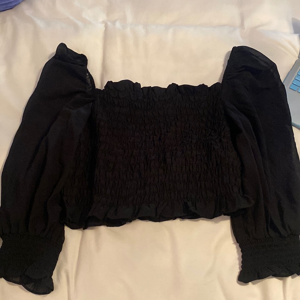 H&M cropped scrunch shirt